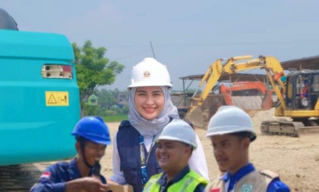 EXA Institute Berikan Pengenalan Alat Berat Gratis untuk Siswa SMK Migas Cepu